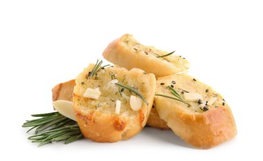 Beyaz zemin üzerine lezzetli kesme sarımsak ekmek