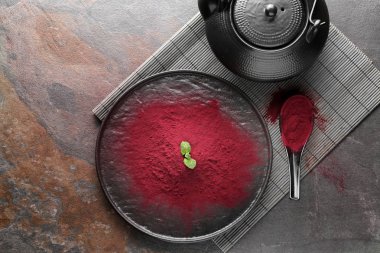 Acai toz ve çaydanlık tablo ile plaka