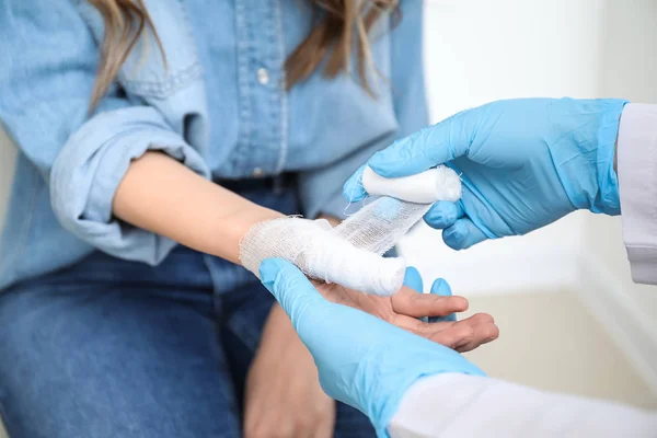 Doctor Applying Bandage Finger Young Woman Closeup — Stock Photo, Image
