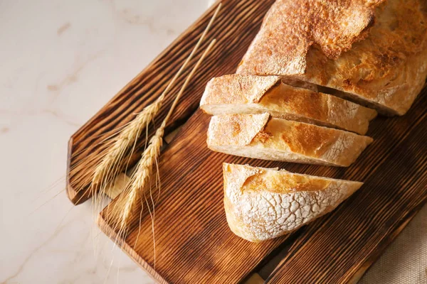Board Cut Fresh Bread Table — Stock Photo, Image