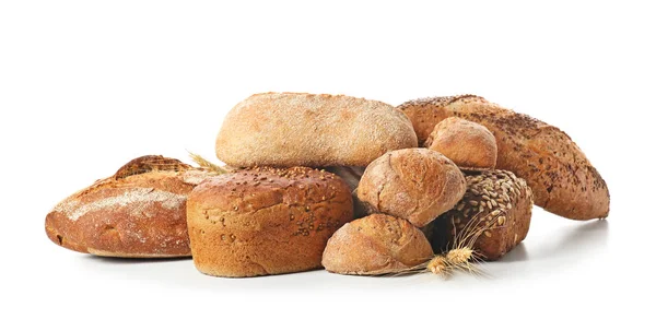 白色背景的新鲜面包的面包 — 图库照片