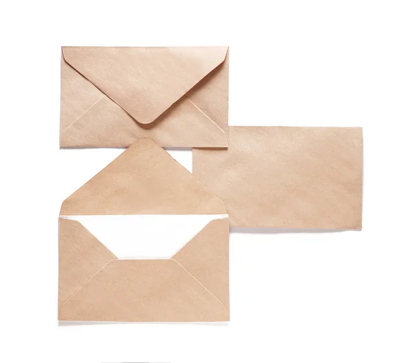 白い背景の紙封筒 — ストック写真