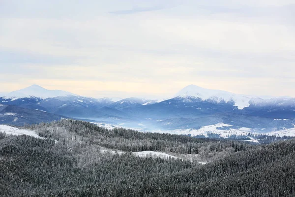 Bellissimo Paesaggio Con Montagne Nella Giornata Invernale — Foto Stock