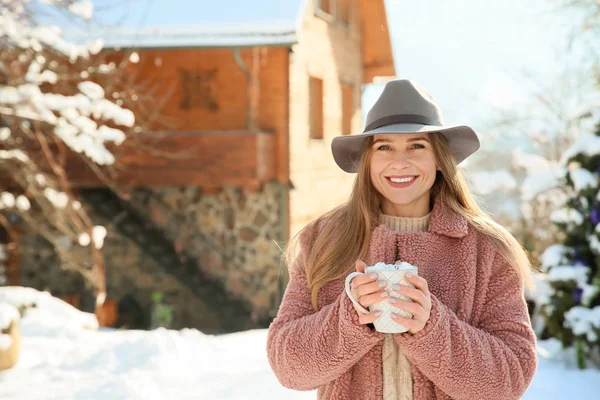 Woman Cup Hot Cacao Resting Resort — Stock Photo, Image