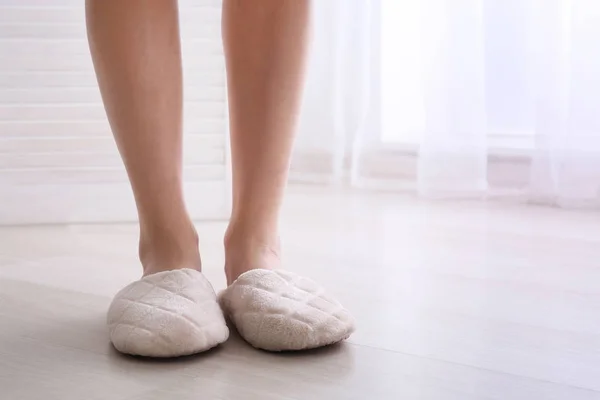 Young Woman Slippers Home — Stock Photo, Image