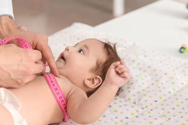 Pediatrician Examining Little Baby Clinic — Stock Photo, Image