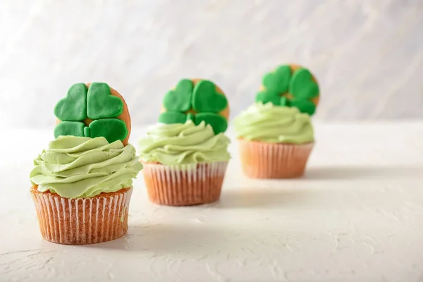 Tasty Cupcakes Patrick Day Celebration White Table — Stock Photo, Image