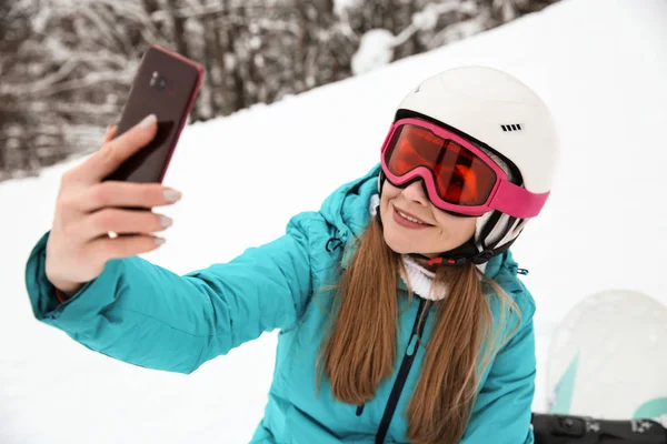 Sporty Woman Taking Selfie Snowboard Winter Resort — Stock Photo, Image