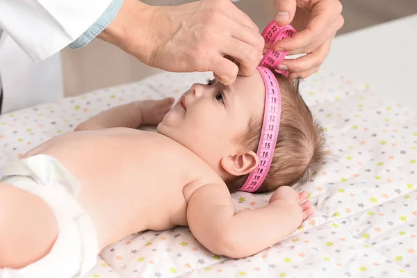 Pediatrician Examining Little Baby Clinic — Stock Photo, Image