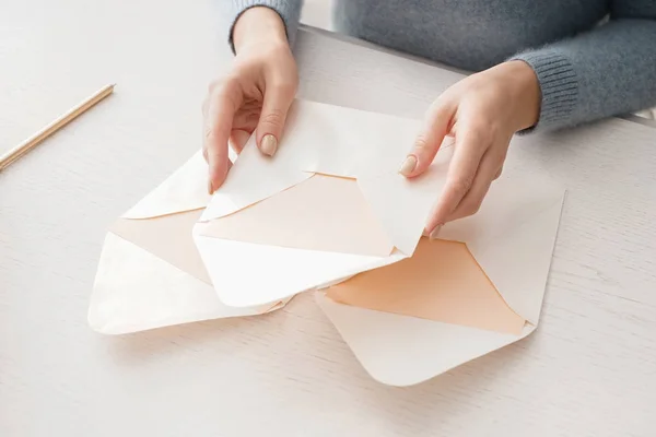 Young Woman Envelopes Table — Stock Photo, Image