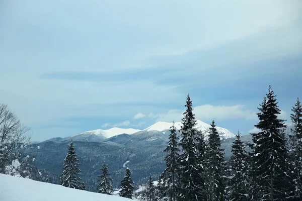 Bellissimo Paesaggio Con Montagne Nella Giornata Invernale — Foto Stock