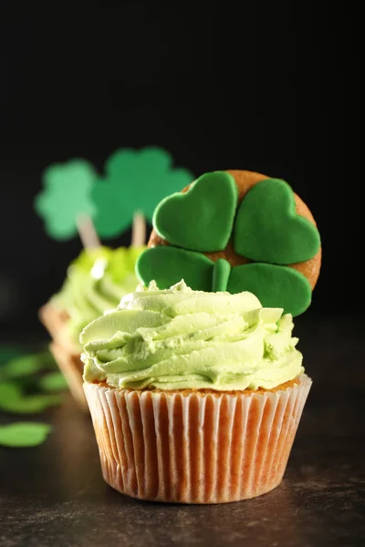 Gâteaux Savoureux Trèfle Sur Table Fête Saint Patrick — Photo