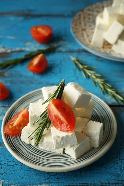 Assiette Avec Fromage Feta Savoureux Tomate Sur Table — Photo