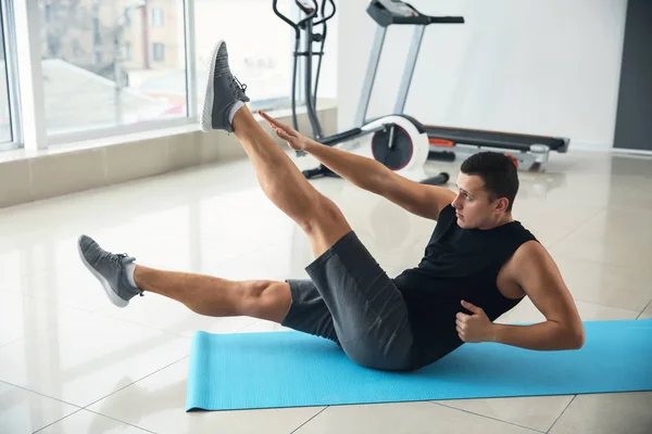 Sporty Young Man Training Gym — Stock Photo, Image