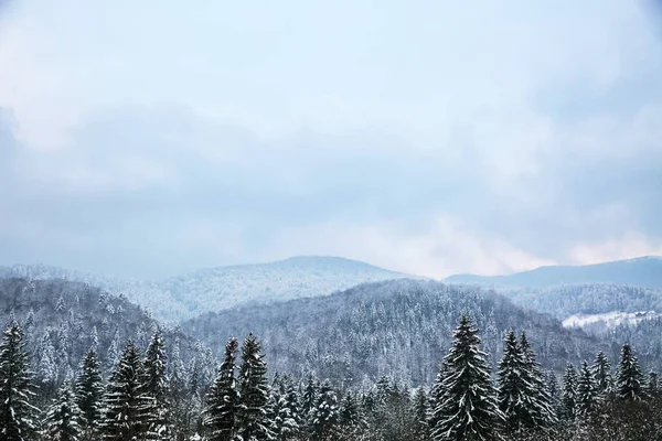 Bellissimo Paesaggio Con Montagne Nella Località Invernale — Foto Stock