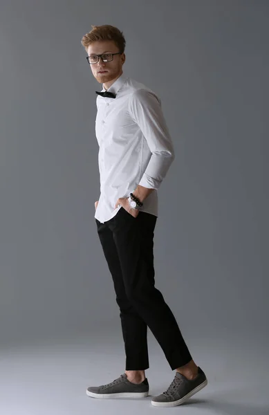 Fashionable Young Man Grey Background — Stock Photo, Image