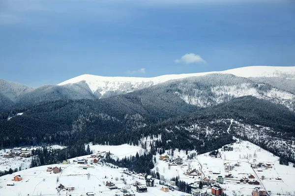 冬の日の山々 と美しい風景 — ストック写真