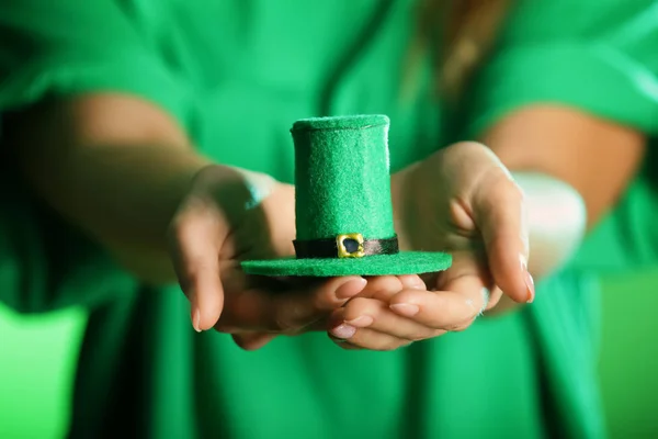 Young Woman Leprechaun Hat Closeup Patrick Day Celebration — Stock Photo, Image