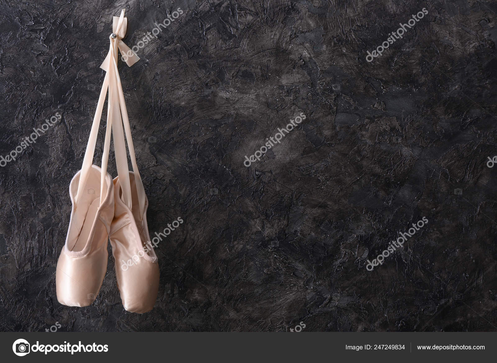 Zapatillas de ballet fotos de stock, imágenes de Zapatillas de ballet sin  royalties