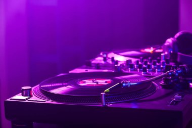 Modern Dj Mikser, portre