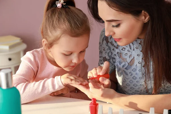 Cute Daughter Mother Making Manicure Home — Stock Photo, Image