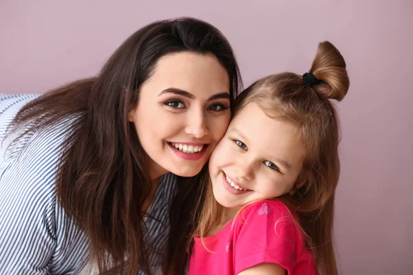 Portrait Cute Little Girl Mother Color Background — Stock Photo, Image