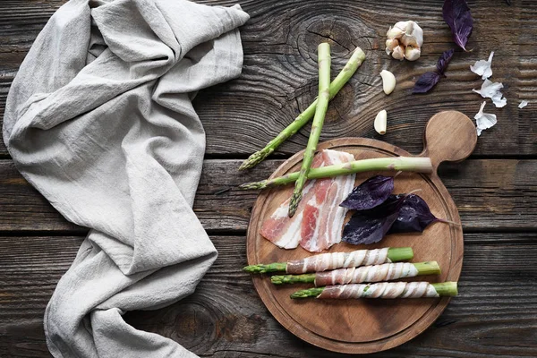 Bacon Wrapped Asparagus Ingredients Wooden Table — Stock Photo, Image