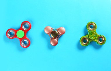 Renk arka plan üzerinde farklı spinners