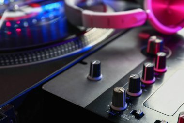 Modern Dj Mikser, portre