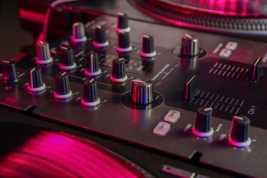 Modern Dj Mikser, portre