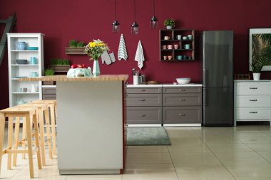 Modern konforlu mutfağın içi