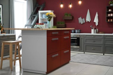 Modern konforlu mutfağın içi