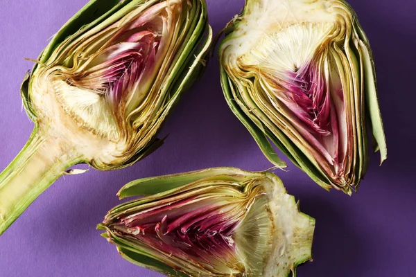 Halves Tasty Raw Artichokes Color Background — Stock Photo, Image