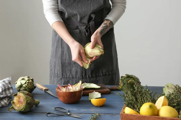 Woman Preparing Tasty Raw Artichokes Kitchen — Stock Photo, Image