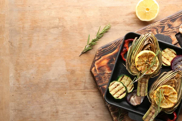 Pan Tasty Grilled Artichokes Vegetables Wooden Table — Stock Photo, Image
