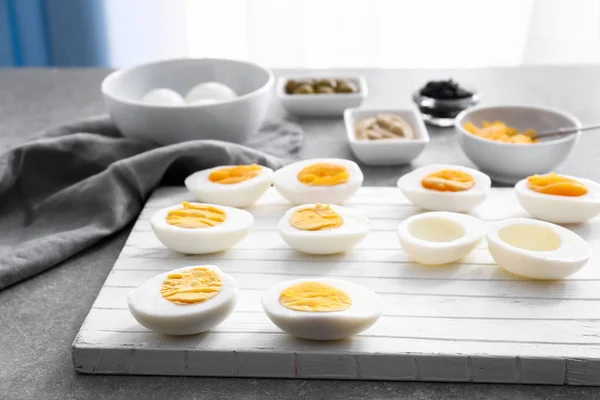 Huevos Cortados Duros Con Ingredientes Mesa — Foto de Stock