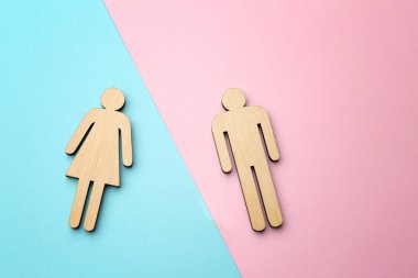 Kadın ve erkek resimler renkli arka plan üzerinde. Transseksüel kavramı