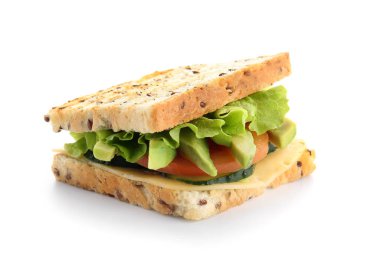 Avokado, sebze ve peynir beyaz zemin üzerine lezzetli sandviç