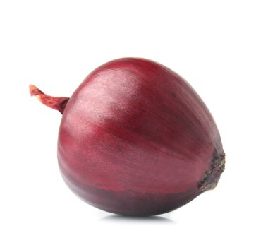 beyaz zemin üzerine çiğ soğan