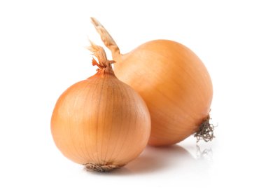 beyaz zemin üzerine çiğ soğan