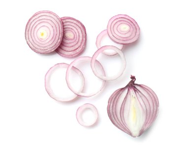 beyaz zemin üzerine soğan kesmek