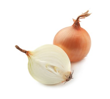 beyaz zemin üzerine çiğ soğan