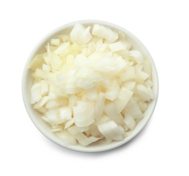 Beyaz zemin üzerine kesilmiş soğan ile kase