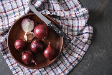 Masada kırmızı soğan ile plaka