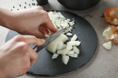 Kadın kesme çiğ soğan kayrak plaka, portre