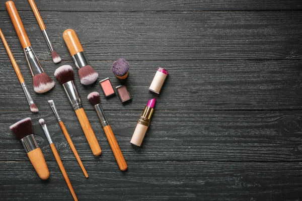 Pędzle Makijażu Profesjonalnego Kosmetyki Podłoże Drewniane — Zdjęcie stockowe