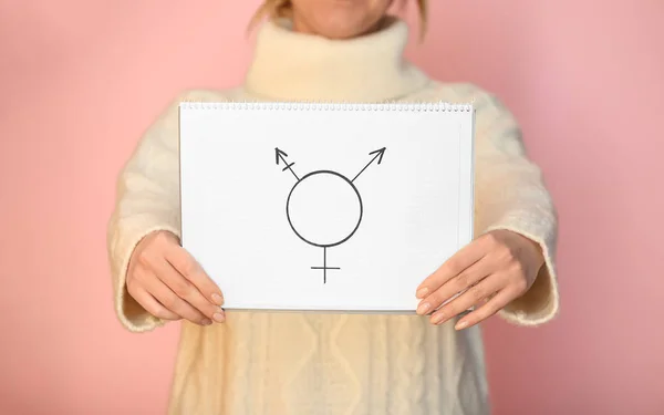 Vrouw Weergegeven Symbool Van Transgender Kleur Achtergrond Close — Stockfoto