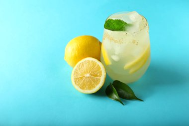 Renkli soğuk limonata.