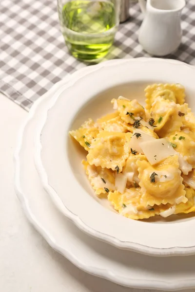 Masada Lezzetli Ravioli Tabağı — Stok fotoğraf