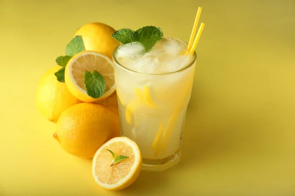 Glass Tasty Cold Lemonade Color Background — Stock Photo, Image
